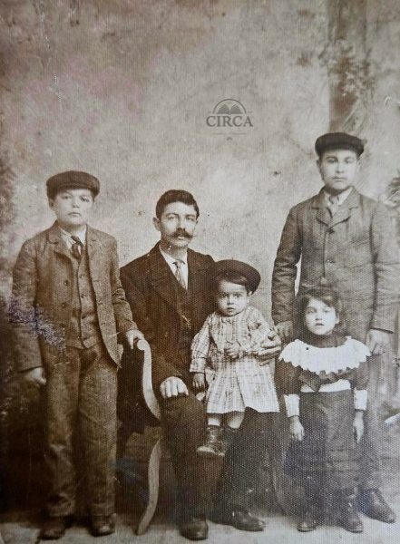 Οικογενειακή Φωτογραφία (περ. 1900-1910)