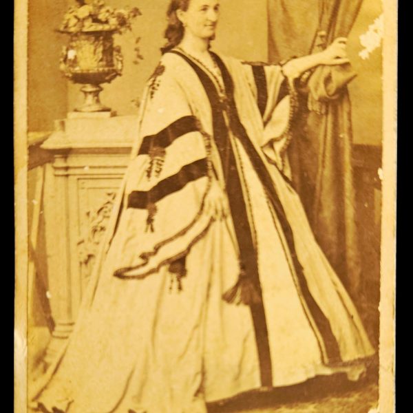 Antique CDV Photo Woman c.1890 – Decsey Ede Studio Kolozsvar Aradon